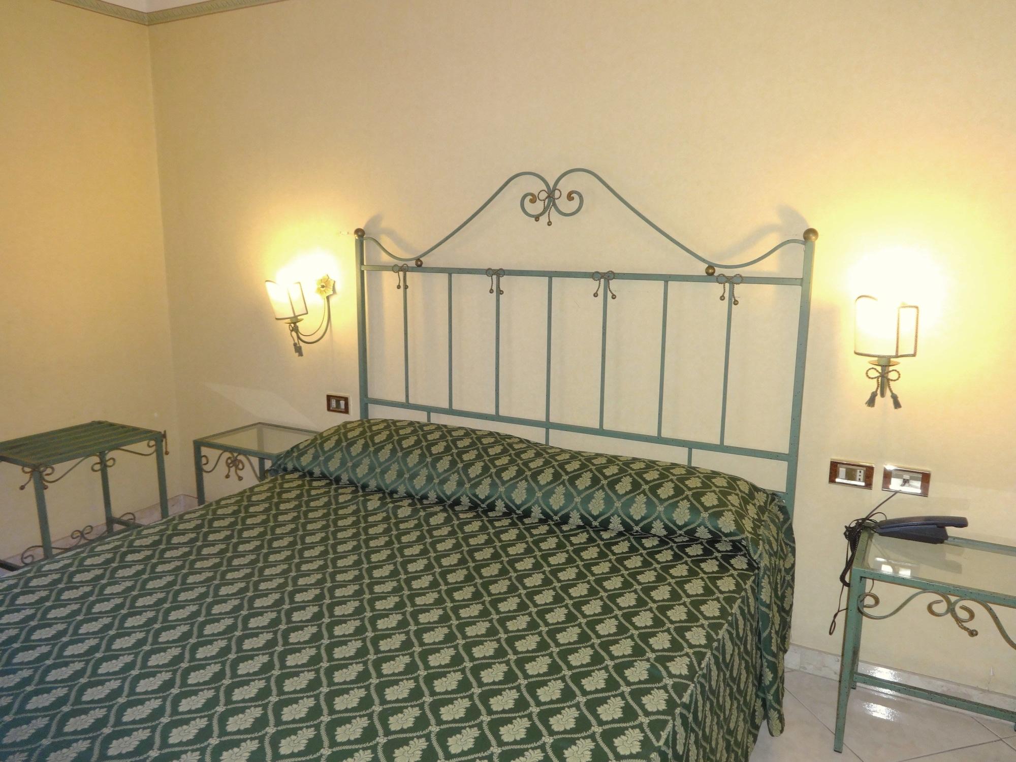 Hotel Centrale Europa Κατάνια Εξωτερικό φωτογραφία