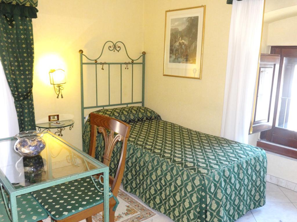 Hotel Centrale Europa Κατάνια Δωμάτιο φωτογραφία